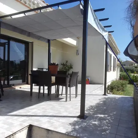 Privee Les Genets Bed & Breakfast *
