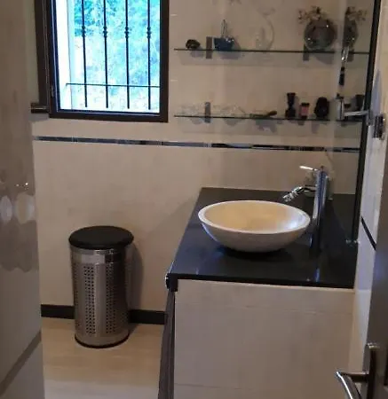 Privee Les Genets Bed & Breakfast