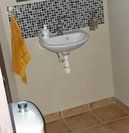 Privee Les Genets Bed & Breakfast *