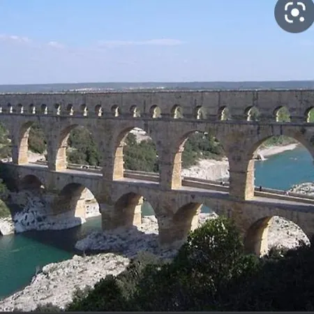 Bed & Breakfast Privee Les Genets Montfrin